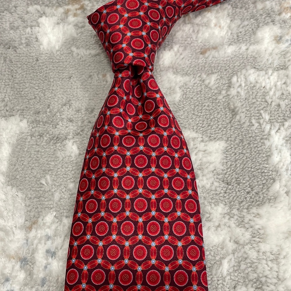 **SOLD** Beautiful Brioni Tie
